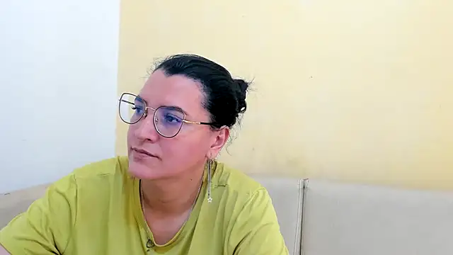 Snapshot of MARILYN_GARCIA chatting on May 13, 2026, 6:15 pm MARILYN GARCIA online show from May 13, 2026, 6:15 pm