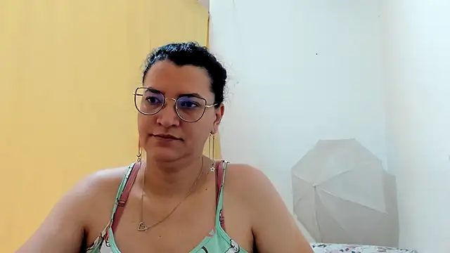 Snapshot of MARILYN_GARCIA chatting on May 16, 2026, 1:43 pm MARILYN GARCIA online show from May 16, 2026, 1:43 pm