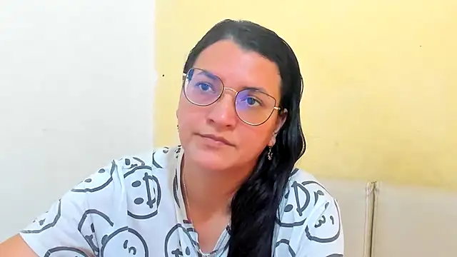 MARILYN GARCIA online show from April 9, 2026, 3:18 pm