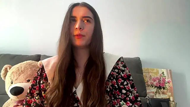 Snapshot of LucyLuxy chatting on August 6, 2026, 9:37 am LucyLuxy online show from August 6, 2026, 9:37 am