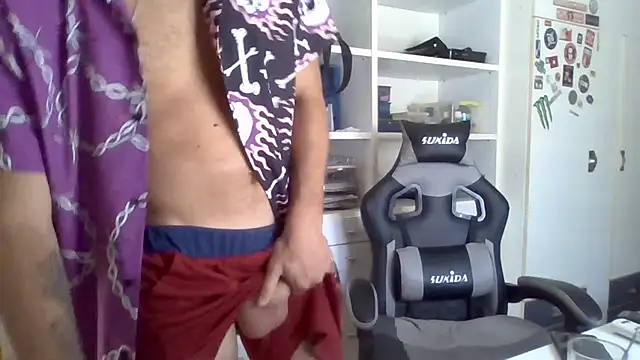 Snapshot of PabloDiabloo chatting on August 6, 2026, 10:32 am PabloDiabloo online show from August 6, 2026, 10:32 am