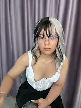 Snapshot of Amy_Naph chatting on August 9, 2026, 7:42 pm Amy Naph online show from August 9, 2026, 7:42 pm