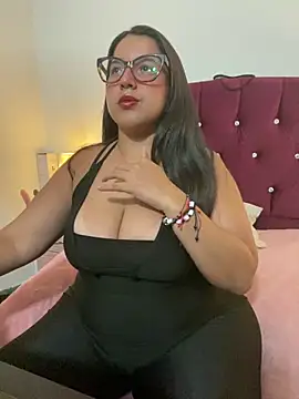 Snapshot of shara_ chatting on December 20, 2025, 2:36 am shara online show from December 20, 2025, 2:36 am