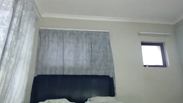 leanna23 online show from November 7, 2025, 3:33 am