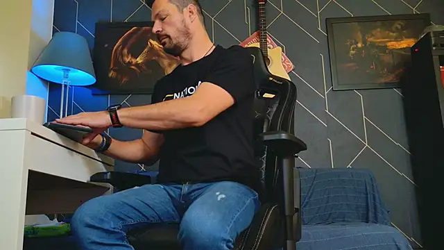 ChrisKox online show from October 14, 2025, 6:25 am