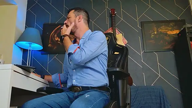 ChrisKox online show from October 13, 2025, 5:47 pm