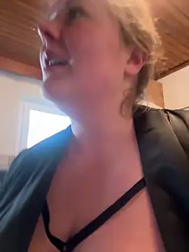 Snapshot of BootyLola chatting on November 2, 2025, 3:39 pm BootyLola online show from November 2, 2025, 3:39 pm