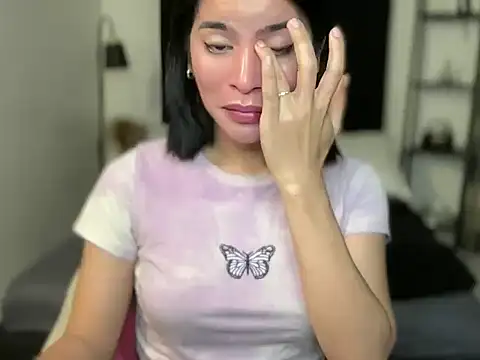 Snapshot of your_bianca69 chatting on December 18, 2025, 11:30 pm your bianca69 online show from December 18, 2025, 11:30 pm