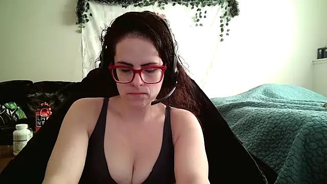 Snapshot of JessaBella chatting on November 12, 2025, 3:27 pm JessaBella online show from November 12, 2025, 3:27 pm