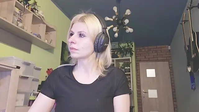 karmija online show from April 3, 2026, 9:54 pm