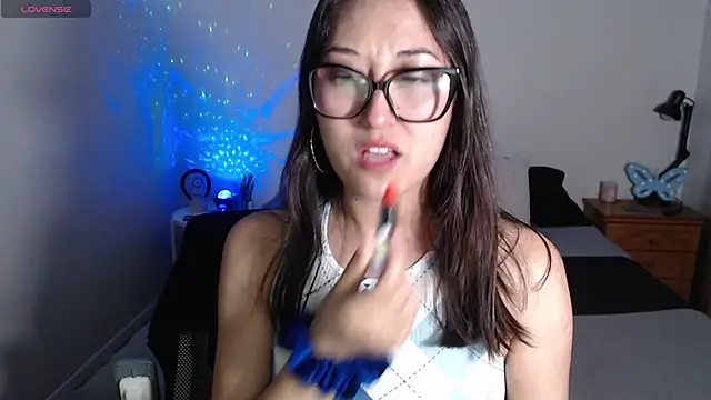 Snapshot of Ninimoon chatting on October 13, 2025, 4:14 am Ninimoon online show from October 13, 2025, 4:14 am
