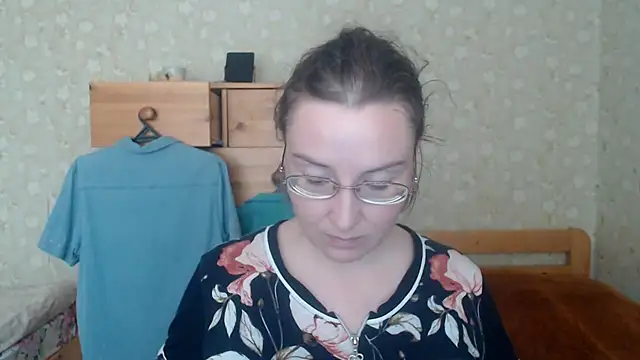 Snapshot of Smart_Rose chatting on October 28, 2025, 10:47 am Smart Rose online show from October 28, 2025, 10:47 am