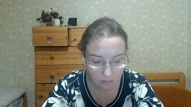 Smart Rose online show from February 3, 2026, 11:21 pm