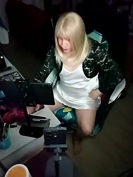 Snapshot of JulietteMaitresse chatting on May 2, 2026, 7:46 am JulietteMaitresse online show from May 2, 2026, 7:46 am