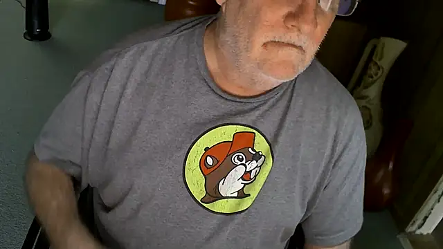 Snapshot of wadsquad chatting on January 1, 2025, 3:46 pm wadsquad online show from January 1, 2025, 3:46 pm