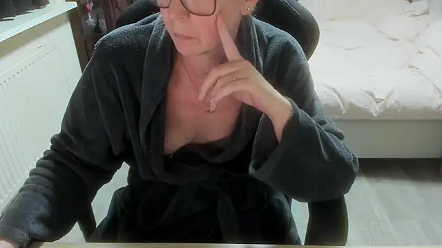 Snapshot of minoesje37 chatting on February 18, 2026, 8:38 pm minoesje37 online show from February 18, 2026, 8:38 pm