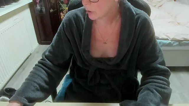 Snapshot of minoesje37 chatting on February 23, 2026, 8:20 pm minoesje37 online show from February 23, 2026, 8:20 pm