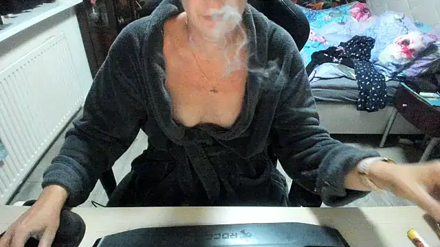 minoesje37 online show from September 30, 2025, 7:31 pm