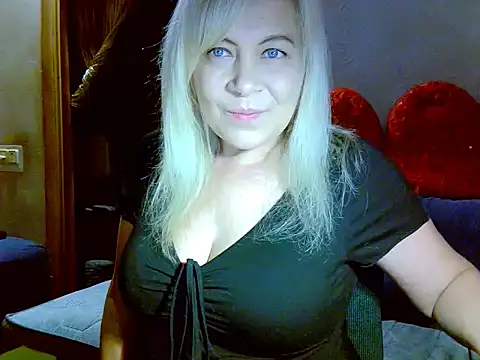 Snapshot of AgoniA7 chatting on December 16, 2025, 2:32 pm AgoniA7 online show from December 16, 2025, 2:32 pm