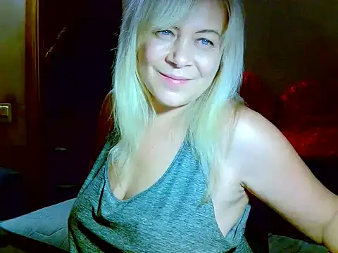 Snapshot of AgoniA7 chatting on December 13, 2025, 8:15 pm AgoniA7 online show from December 13, 2025, 8:15 pm