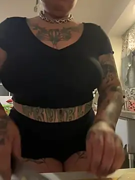 Snapshot of Sad1st1kSadie chatting on February 5, 2025, 5:41 am Sad1st1kSadie online show from February 5, 2025, 5:41 am