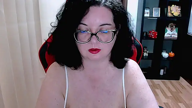 Snapshot of MissTroublle chatting on August 7, 2026, 10:32 am MissTroublle online show from August 7, 2026, 10:32 am
