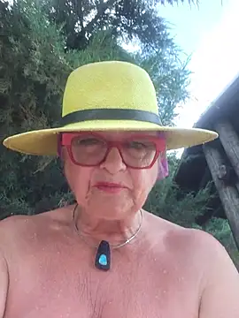 Snapshot of MucMilf59 chatting on June 1, 2026, 7:24 pm MucMilf59 online show from June 1, 2026, 7:24 pm