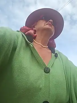 MucMilf59 online show from October 21, 2025, 9:52 am