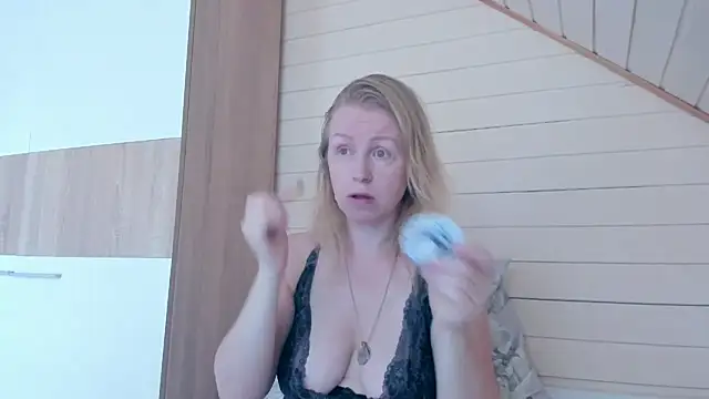 Snapshot of I_AM_MILF chatting on July 1, 2026, 6:36 am I AM MILF online show from July 1, 2026, 6:36 am