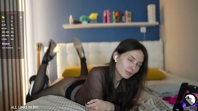 Snapshot of LAUREL_HAZEL chatting on March 10, 2025, 7:07 pm LAUREL HAZEL online show from March 10, 2025, 7:07 pm