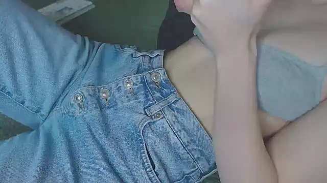 Snapshot of Kiradoll27 chatting on February 22, 2025, 3:25 pm Kiradoll27 online show from February 22, 2025, 3:25 pm