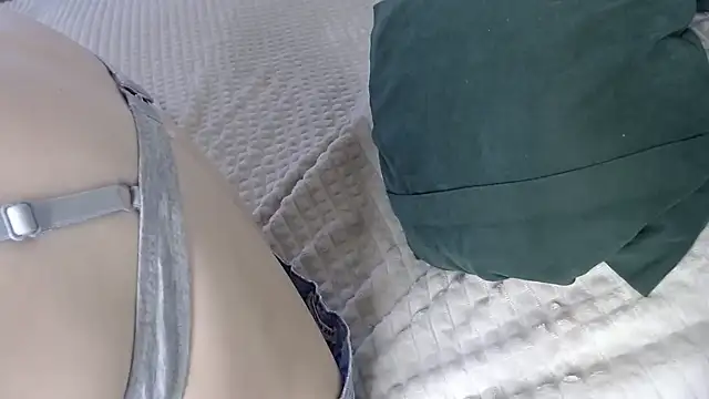 Snapshot of Kiradoll27 chatting on November 1, 2025, 9:58 am Kiradoll27 online show from November 1, 2025, 9:58 am