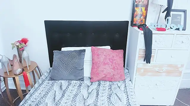 sweetMariina online show from April 2, 2026, 6:53 am