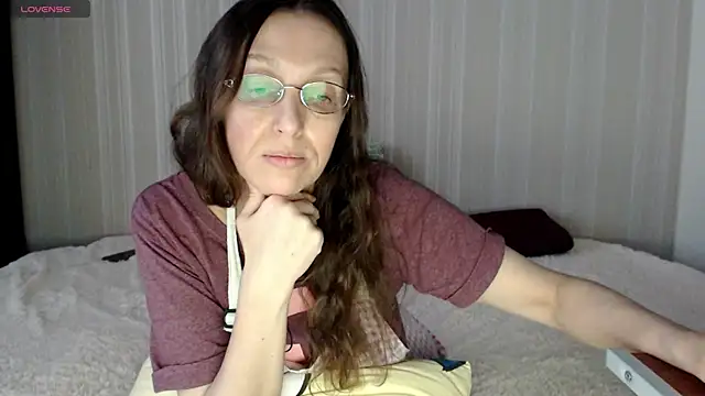 Snapshot of SylviaFoxy chatting on January 13, 2025, 9:30 am SylviaFoxy online show from January 13, 2025, 9:30 am