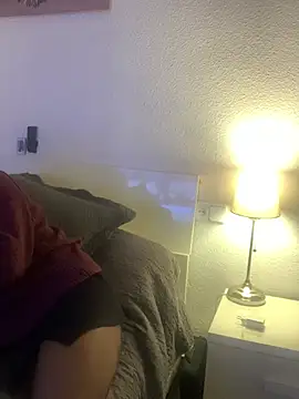 Snapshot of Chic_desire chatting on February 19, 2026, 8:39 pm Chic desire online show from February 19, 2026, 8:39 pm