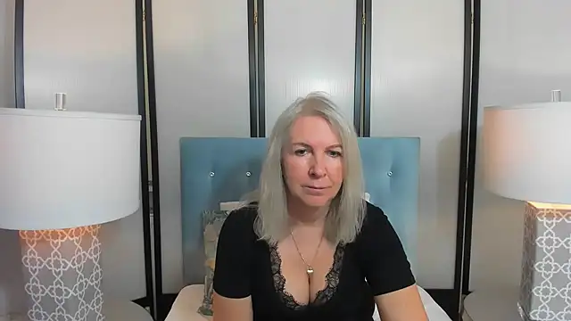 Snapshot of EricaTop chatting on October 19, 2025, 4:59 am EricaTop online show from October 19, 2025, 4:59 am