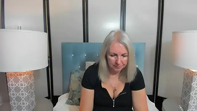 Snapshot of EricaTop chatting on November 13, 2025, 9:30 pm EricaTop online show from November 13, 2025, 9:30 pm