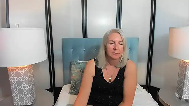 Snapshot of EricaTop chatting on September 15, 2025, 4:18 pm EricaTop online show from September 15, 2025, 4:18 pm