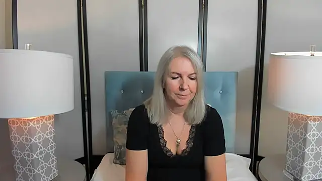 Snapshot of EricaTop chatting on December 1, 2025, 5:25 pm EricaTop online show from December 1, 2025, 5:25 pm