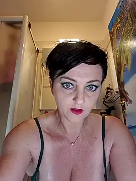 Snapshot of lucillabollente chatting on April 27, 2026, 4:10 am lucillabollente online show from April 27, 2026, 4:10 am