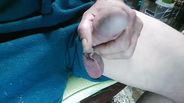 Snapshot of russtee chatting on March 4, 2026, 7:32 pm russtee online show from March 4, 2026, 7:32 pm