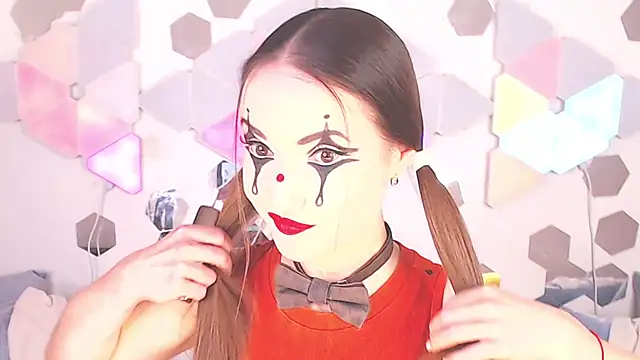 LexiKiss online show from November 8, 2025, 10:35 pm