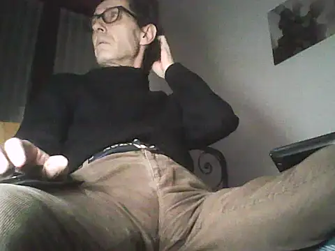 Snapshot of Moro_ra chatting on February 4, 2026, 7:20 pm Moro ra online show from February 4, 2026, 7:20 pm