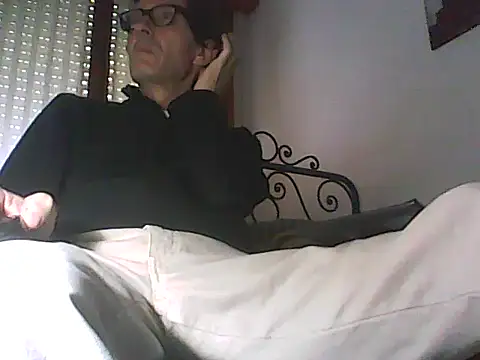 Snapshot of Moro_ra chatting on May 3, 2026, 11:47 am Moro ra online show from May 3, 2026, 11:47 am