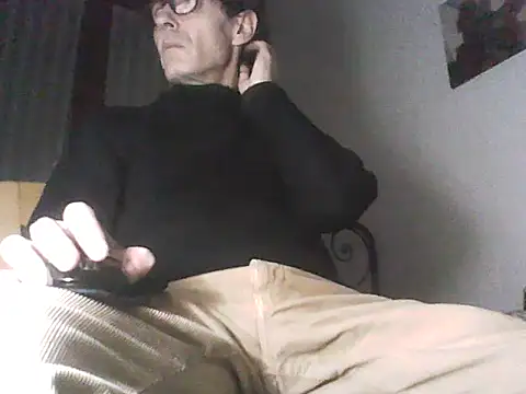 Snapshot of Moro_ra chatting on February 9, 2026, 7:23 pm Moro ra online show from February 9, 2026, 7:23 pm