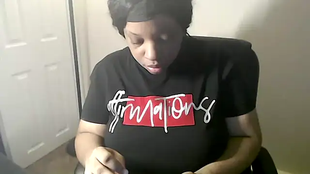 Snapshot of Sexymona1218 chatting on January 14, 2026, 9:24 am Sexymona1218 online show from January 14, 2026, 9:24 am