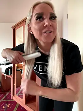 Snapshot of MIA-XXX chatting on September 25, 2025, 6:30 am MIA-XXX online show from September 25, 2025, 6:30 am