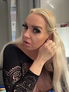 Snapshot of MIA-XXX chatting on September 10, 2025, 7:18 am MIA-XXX online show from September 10, 2025, 7:18 am