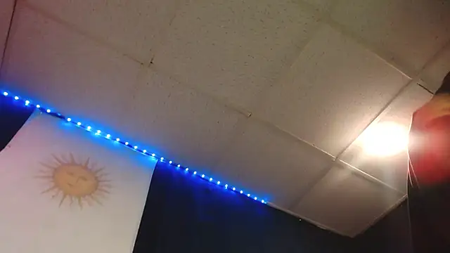 iBreakHeartz online show from December 3, 2025, 12:37 pm