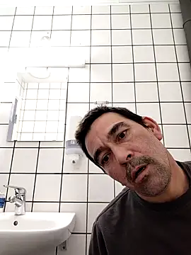 dick81 online show from April 23, 2026, 2:51 pm